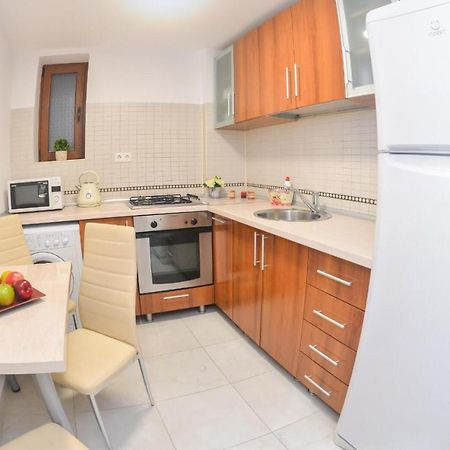 Spacious And Modern Apartment Close To Old City Bucharest Exterior photo
